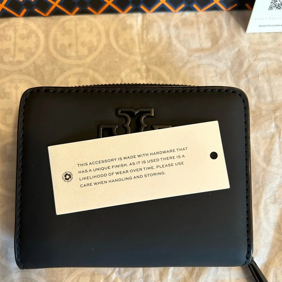 Tory Burch Britten Matte Bifold Wallet Matte Black - Picture 10 of 12